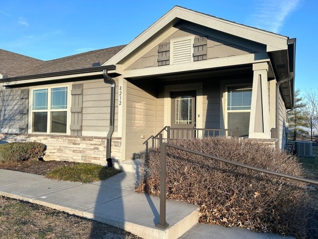 Building Photo - Single Level 2 Bed 2 Car Attached Villa in Blue Springs