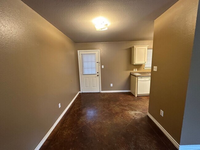 Building Photo - 206 Memory Ln