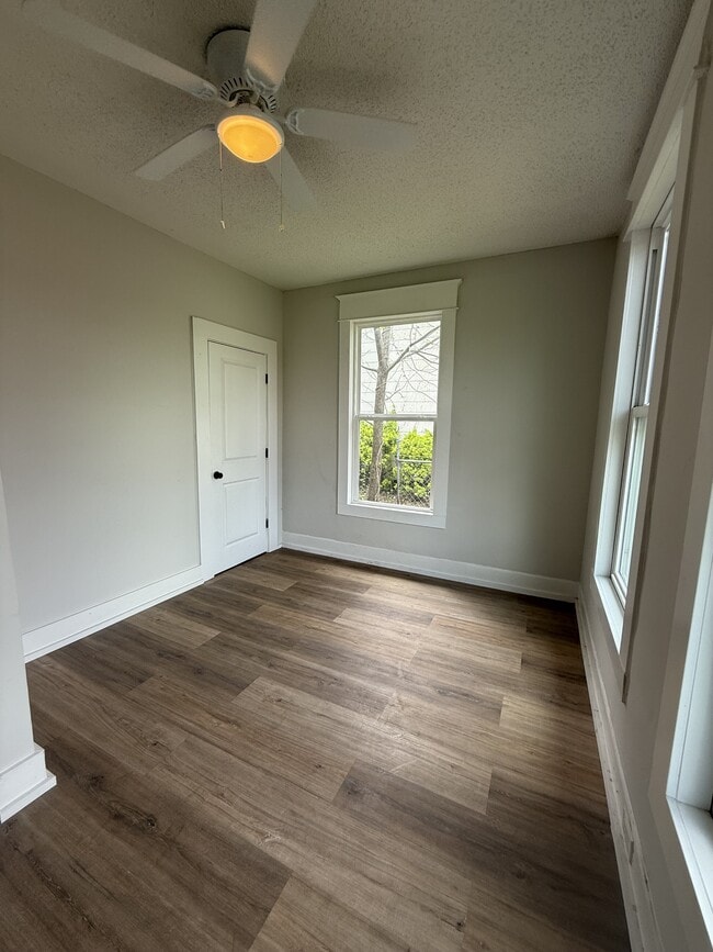 Building Photo - 1701 Ave I