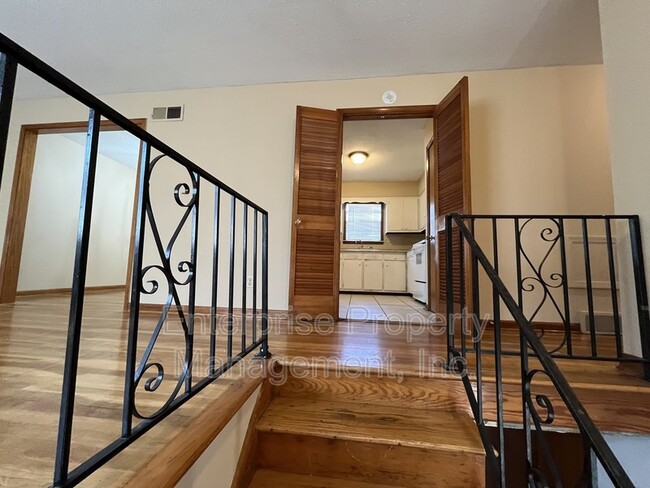 Building Photo - 3539 Glenshaw Dr