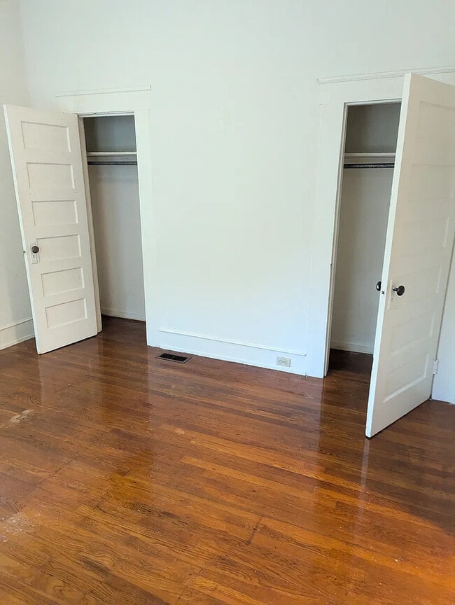 Building Photo - Nice 1 Bed / 1 Bath duplex home in a desir...