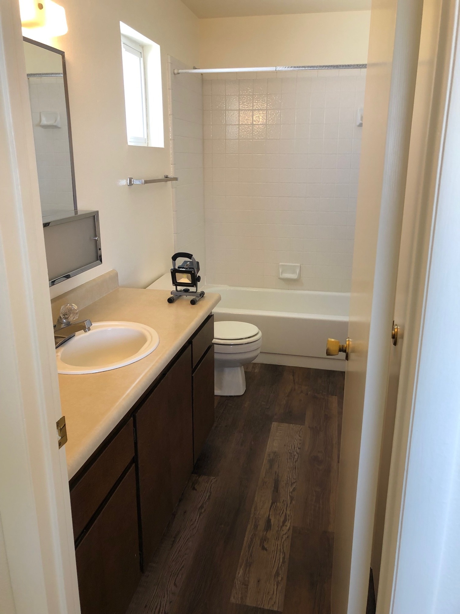 upstairs jack-and-jill bathroom - 2520 E Cassidy Ln