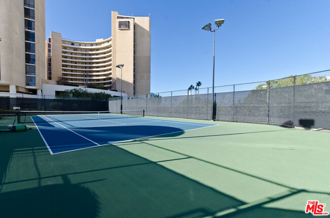 Building Photo - 4265 Marina City Dr