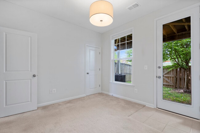 Building Photo - 42298 Lancaster Woods Sq