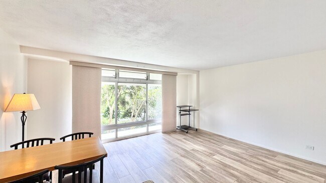 Building Photo - Queen Emma Gardens – Prince Tower | Studio | 1 Bath | 1 Assigned Parking