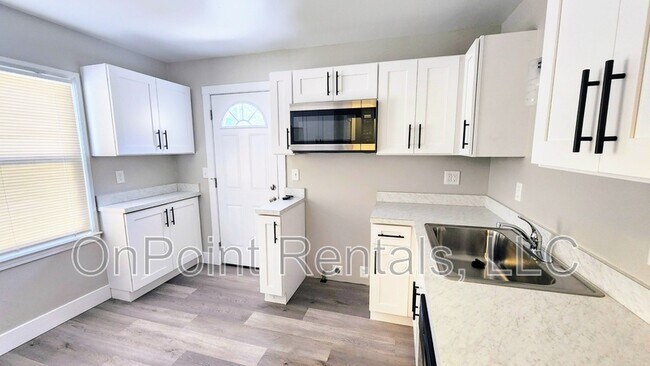 Building Photo - 7873 Syracuse St