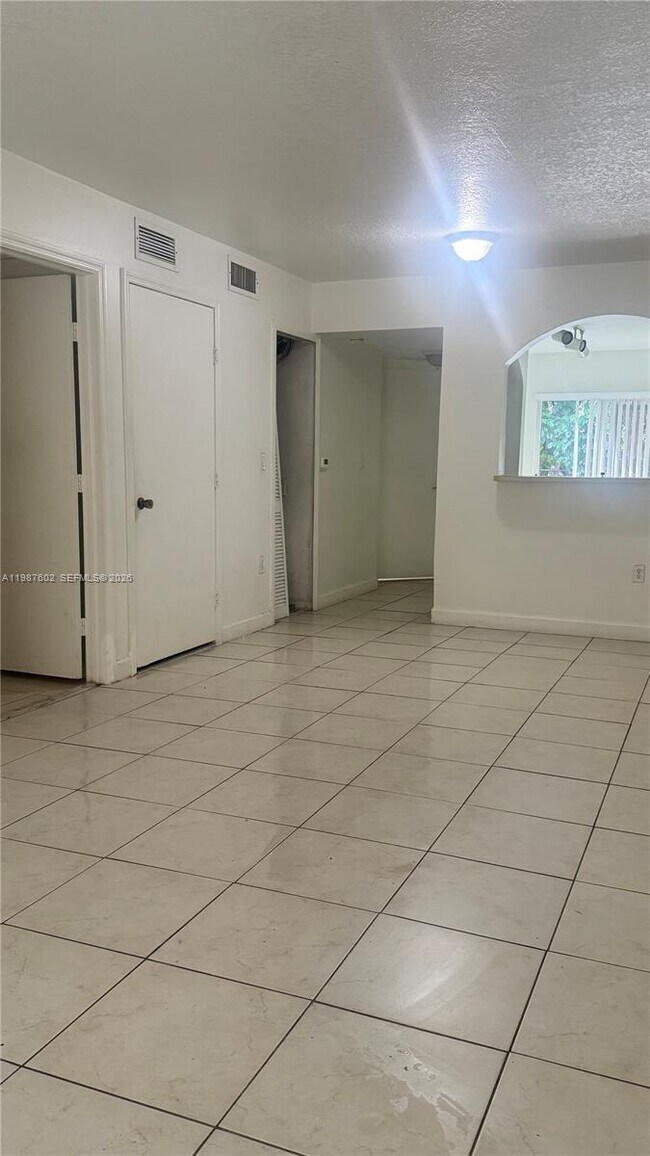 Building Photo - 1260 SE 31st Ct