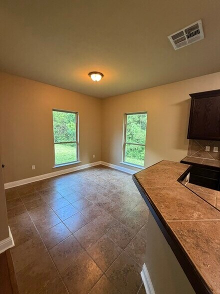 Building Photo - 16842 Glenwood Springs Dr