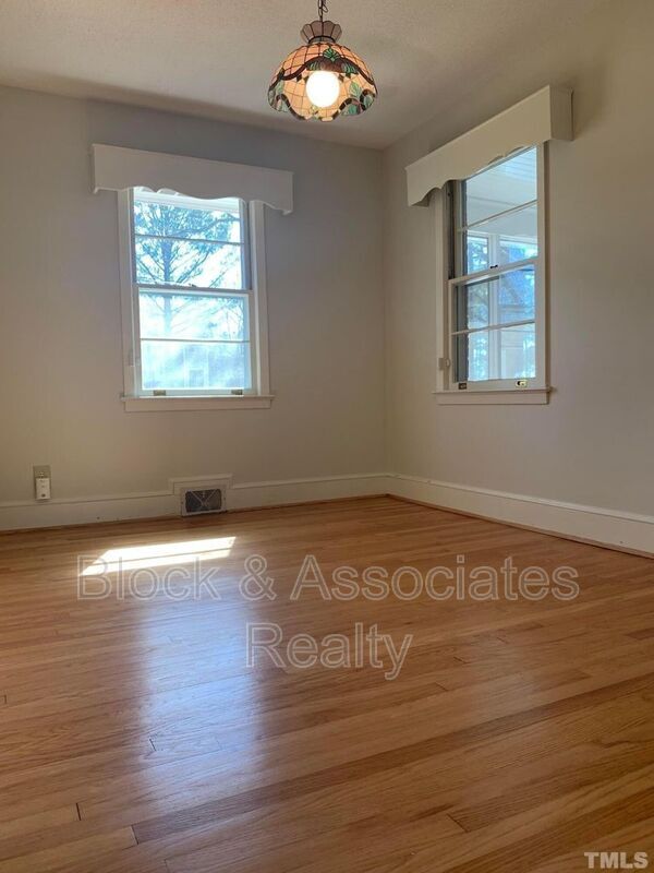 Building Photo - 6015 Inona Pl