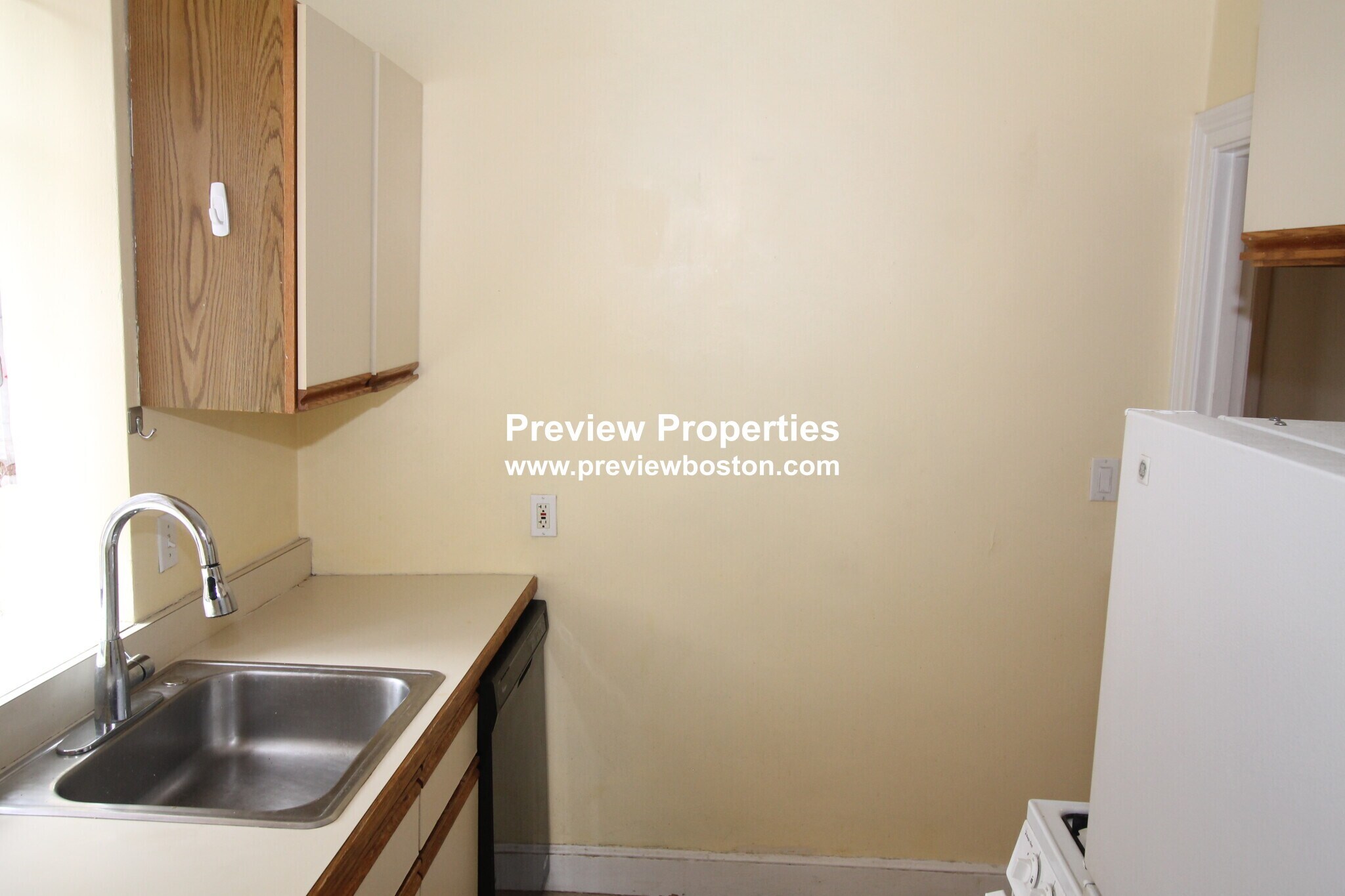 Building Photo - 97 Strathmore Rd