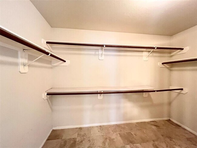 Building Photo - 22847 Red River Dr