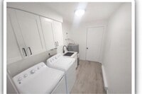 Building Photo - Comfort, Convenience, Charm