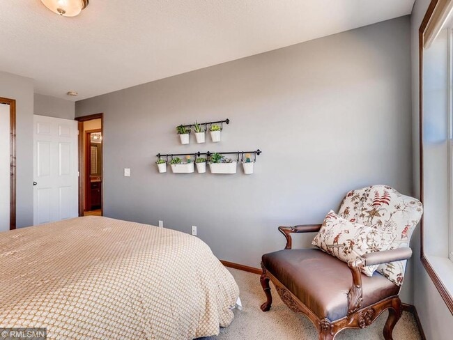 Building Photo - Beautiful 3 Bed/2.5 Bath Townhome in Woodbury- Community Pool! Available Now!