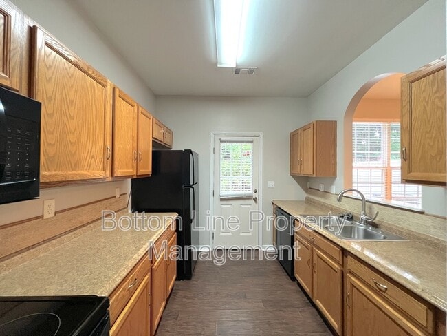 Building Photo - 7637 Abigail Glen Dr