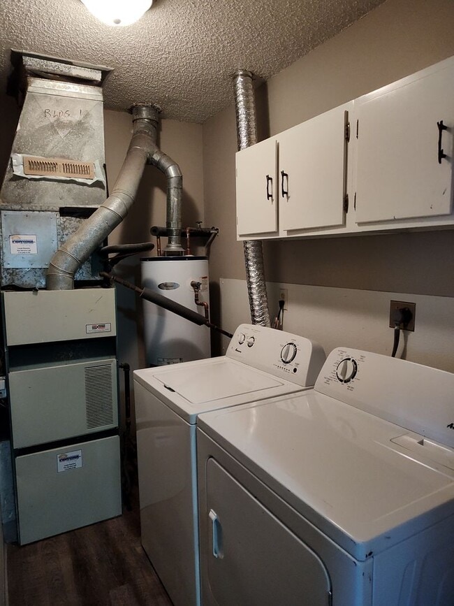 Building Photo - ALL PROSPECTIVE TENANTS MUST SUBMIT A $58 NON-REFUNDABLE APPLICATION FEE PER APPLICANT ONLINE AND...