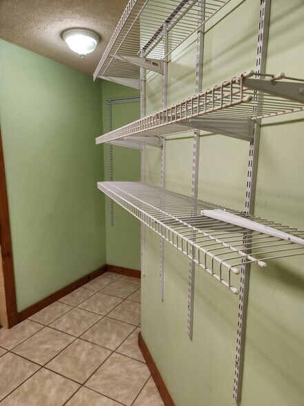 more of huge walk thru closet - 5212 Bertsville Rd