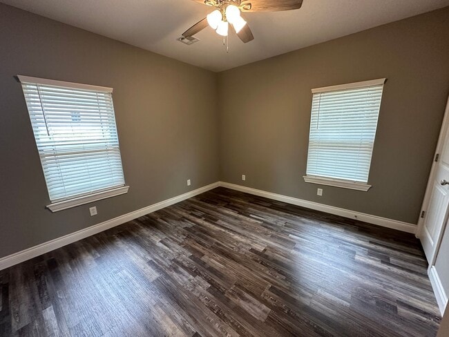 Building Photo - Newer 2-Bed 2-Bath home with high end fini...