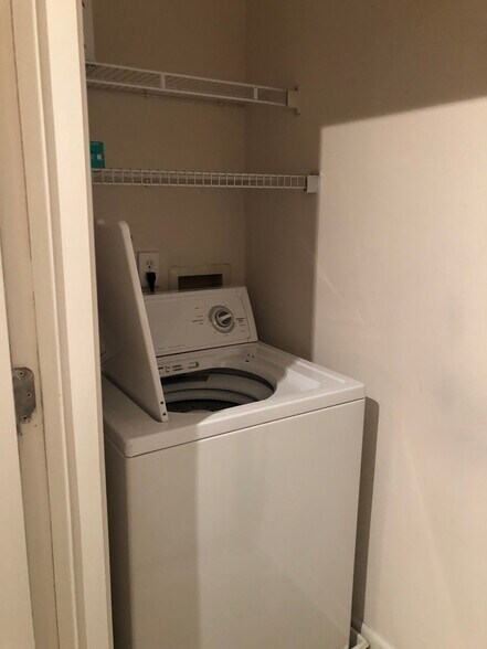 Building Photo - 765 Walker Sq