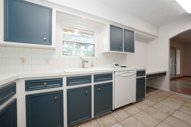 Building Photo - 9622 Highmeadow Dr
