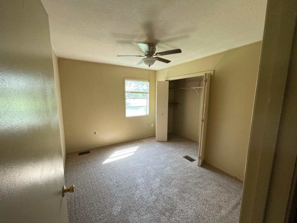 Building Photo - 403 S Vista Dr