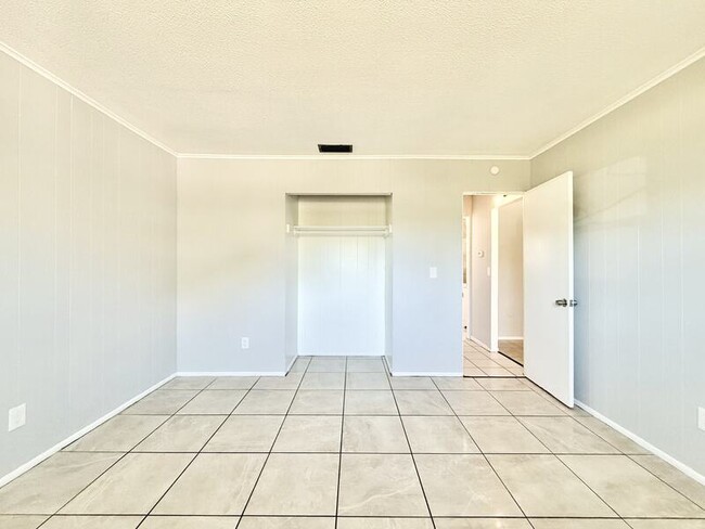 Building Photo - 605 64th Ave W