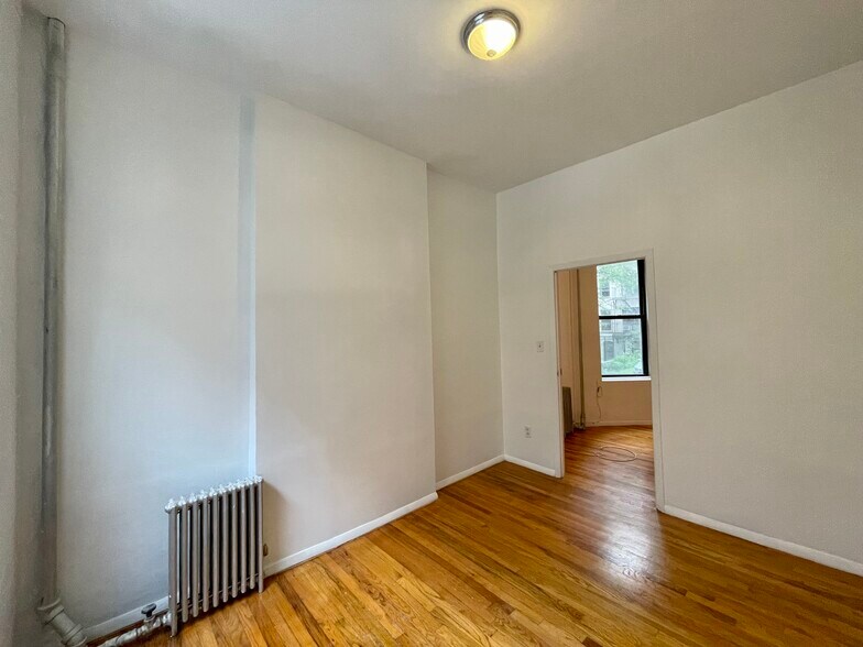 Building Photo - 180 E 101st St