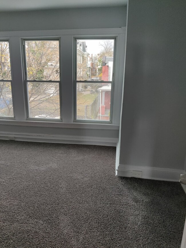 Building Photo - 532 E Mayland St