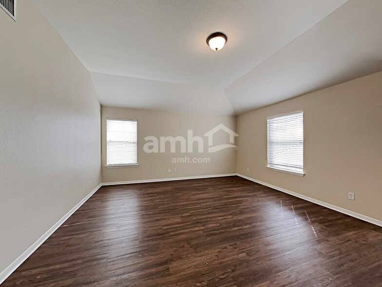Building Photo - 10615 Bayhill Den