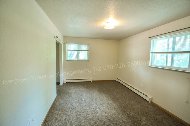 Building Photo - 927 James Ct