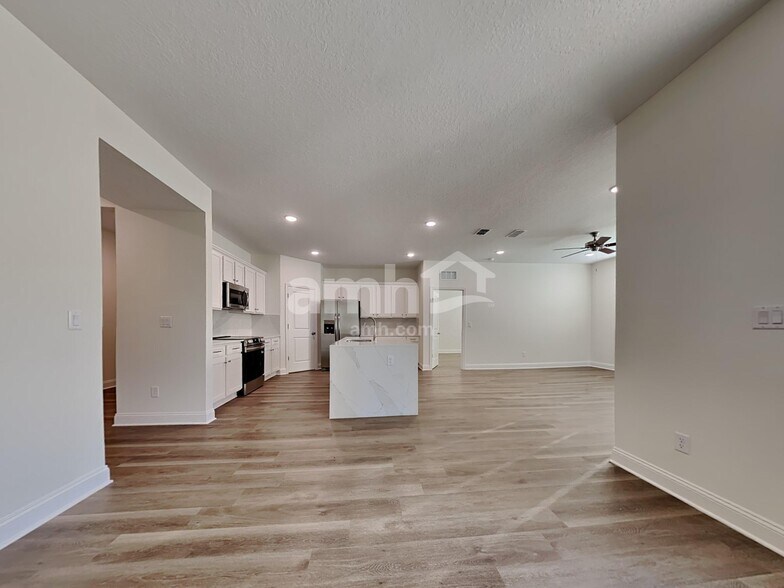 Building Photo - 11649 Hillside Dr