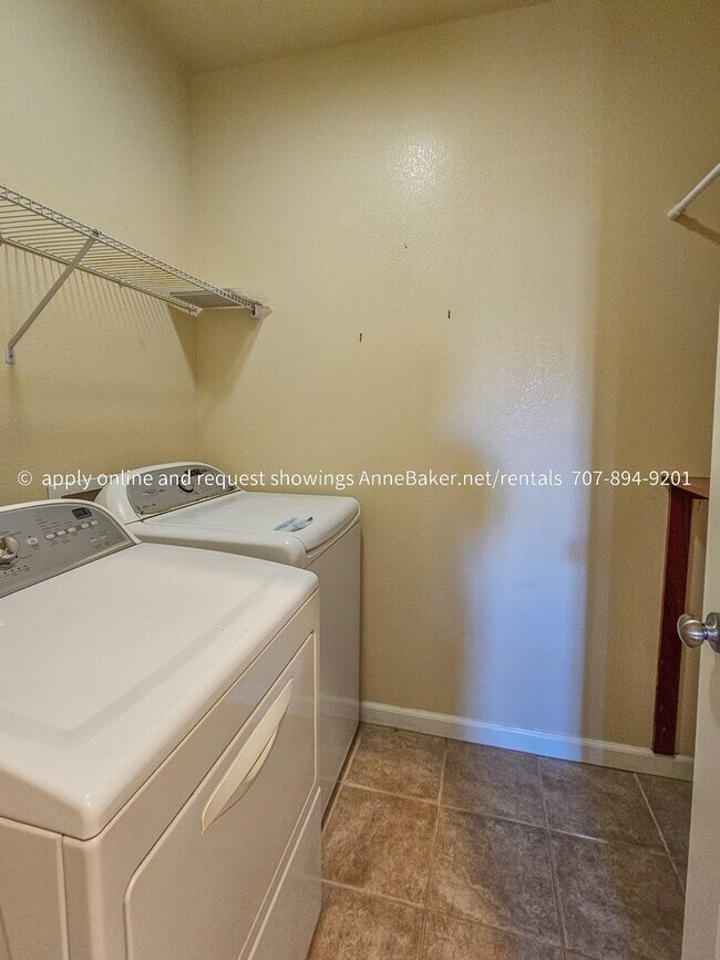 Building Photo - Well Designed Condo at Gardens at Thyme Square - Two Bedrooms and a Bonus Room - Atrium