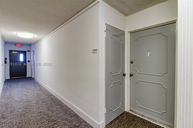 Building Photo - 9381 E Bay Harbor Dr