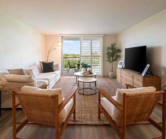 Building Photo - 210 Seaview Dr