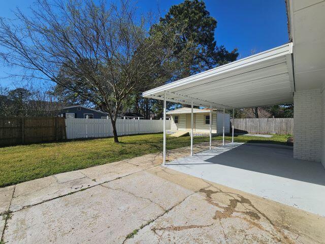 Building Photo - 600 Burgundy Ln