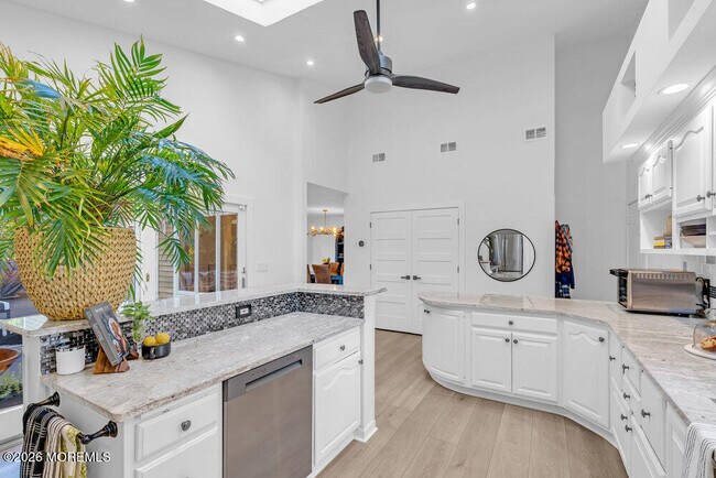 Building Photo - 17 Woods End Rd