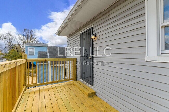 Building Photo - 615 S 38th St