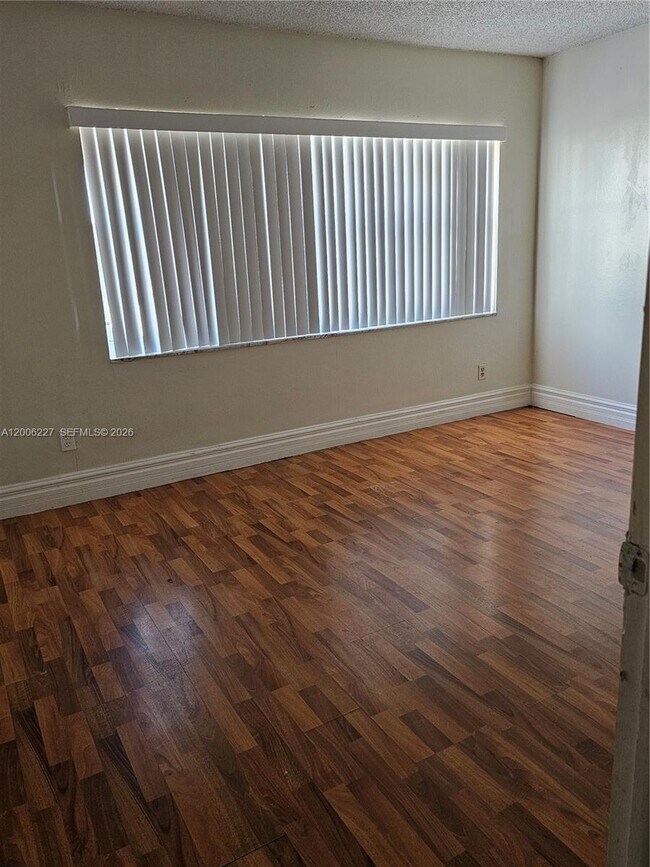 Building Photo - 1368 Seaview