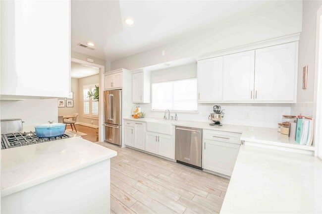 Building Photo - 808 Woodrow St