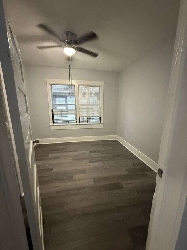 Building Photo - Fully Renovated 2/1-Single Family,  Available for Immediate Rent!