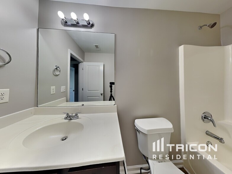 Building Photo - 646 Nonsuch Way