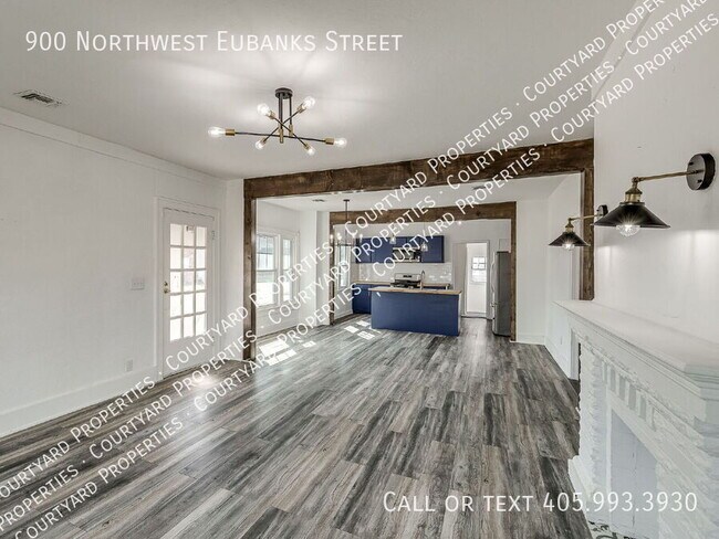 Building Photo - 900 NW Eubanks St