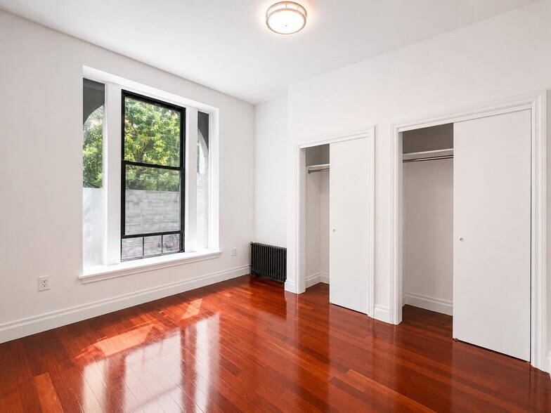 Building Photo - 609 W 137th St