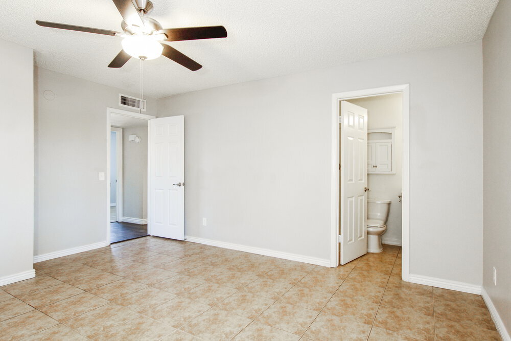 Building Photo - 10308 W Calle Del Oro