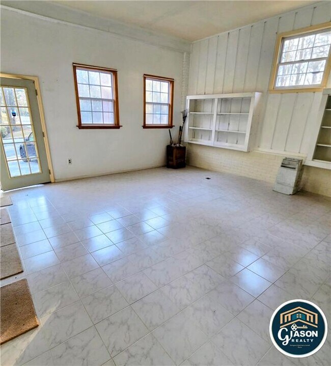 Building Photo - 6185 Old Monticello St SE