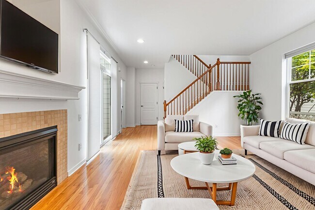 Building Photo - Gorgeous 3-Bed, 2.5-Bath Home With Great A...