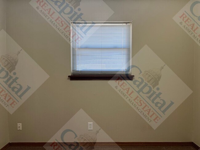 Building Photo - Cute Home Available!