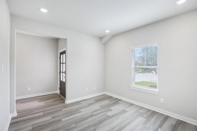 Building Photo - 3030 Marble Wy