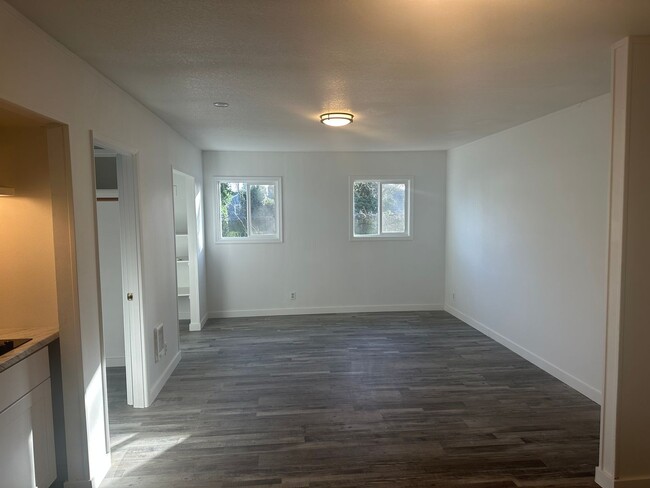 Building Photo - Brand new 1 bedroom apartment!