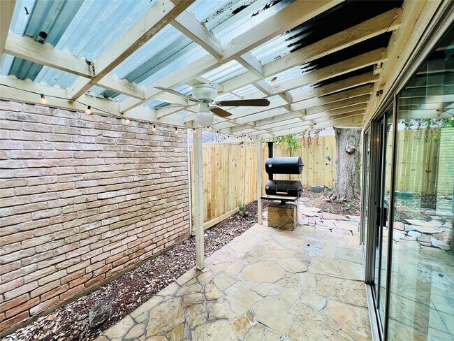 Building Photo - 16079 Hidden Acres Dr
