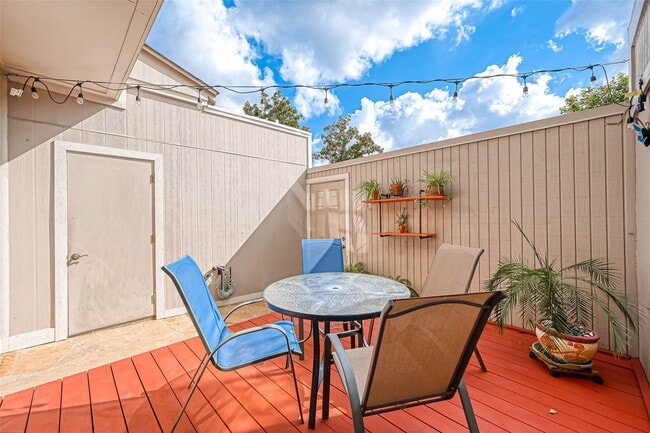 Building Photo - 2232 S Piney Point Rd